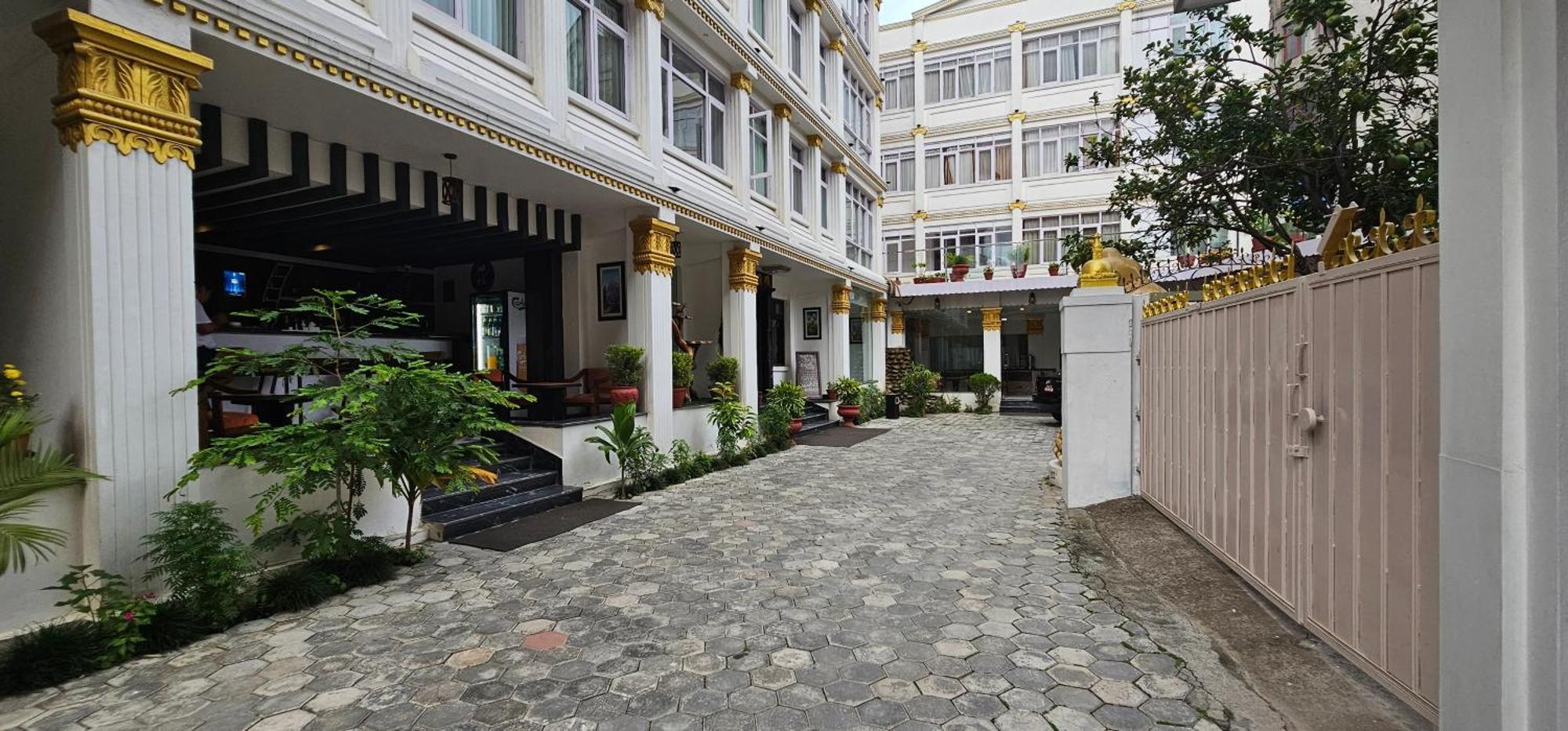 Durbar Hotel & Residence Катманду Экстерьер фото